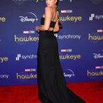 Hailee Steinfeld Instagram - a MARVELous night indeed (@verafarmiga 😉) at the @hawkeyeofficial premiere. not long now… november 24th on @disneyplus 🏹💜🥷🏼🍕🎄