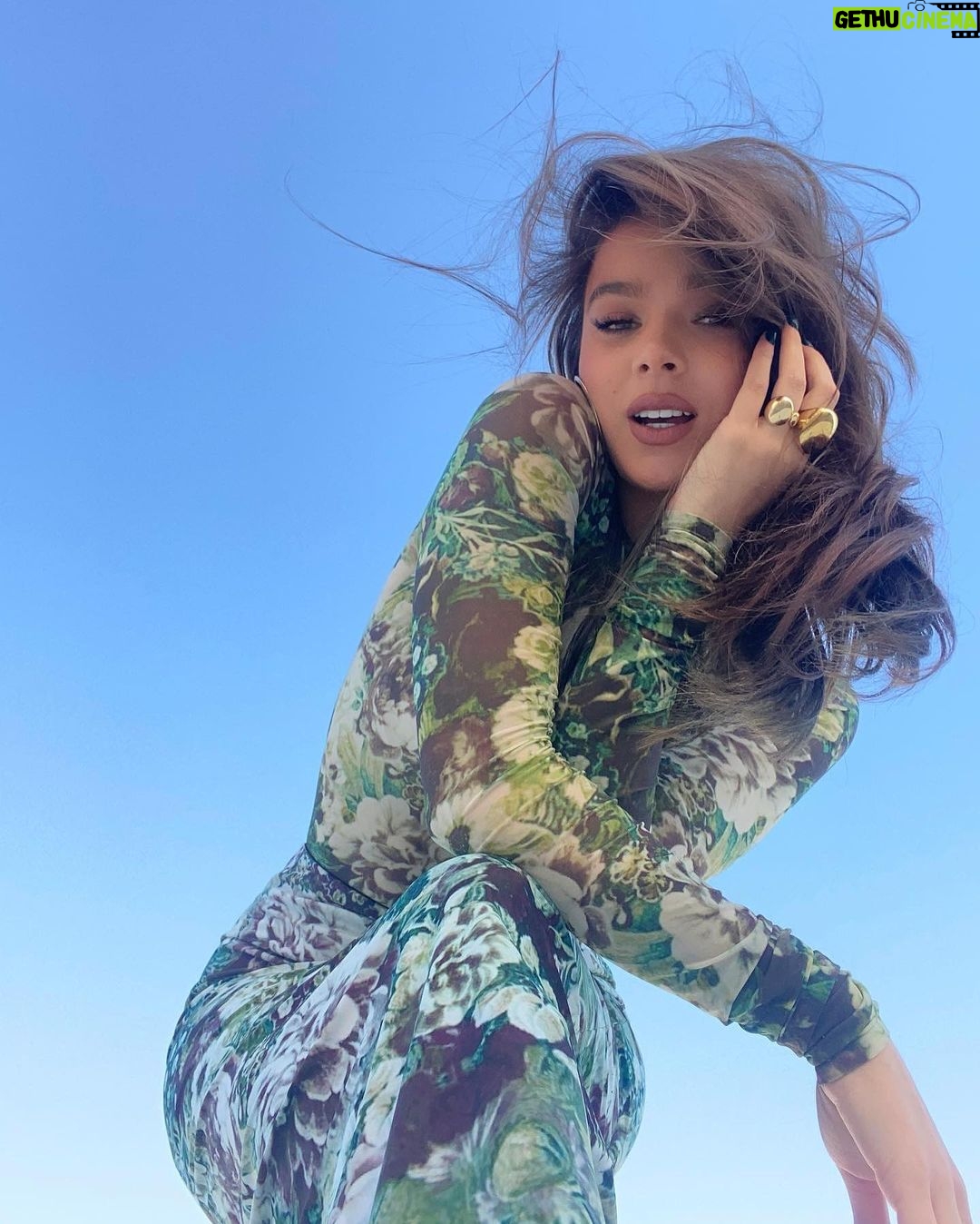 Hailee Steinfeld Instagram - NOVEMBER NOVEMBER NOVEMBER