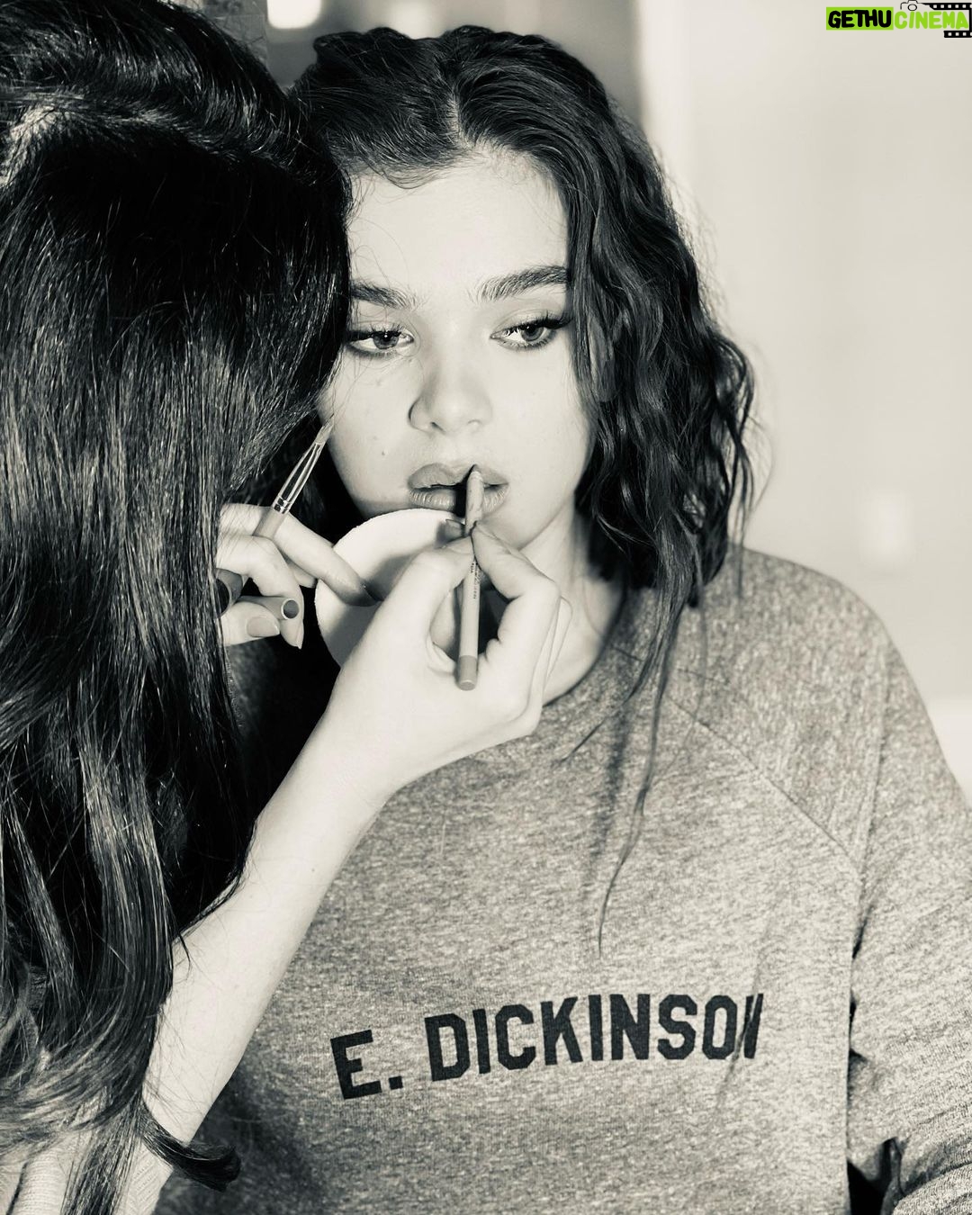 Hailee Steinfeld Instagram - six days. dickinson season three. apple tv+. 🥀