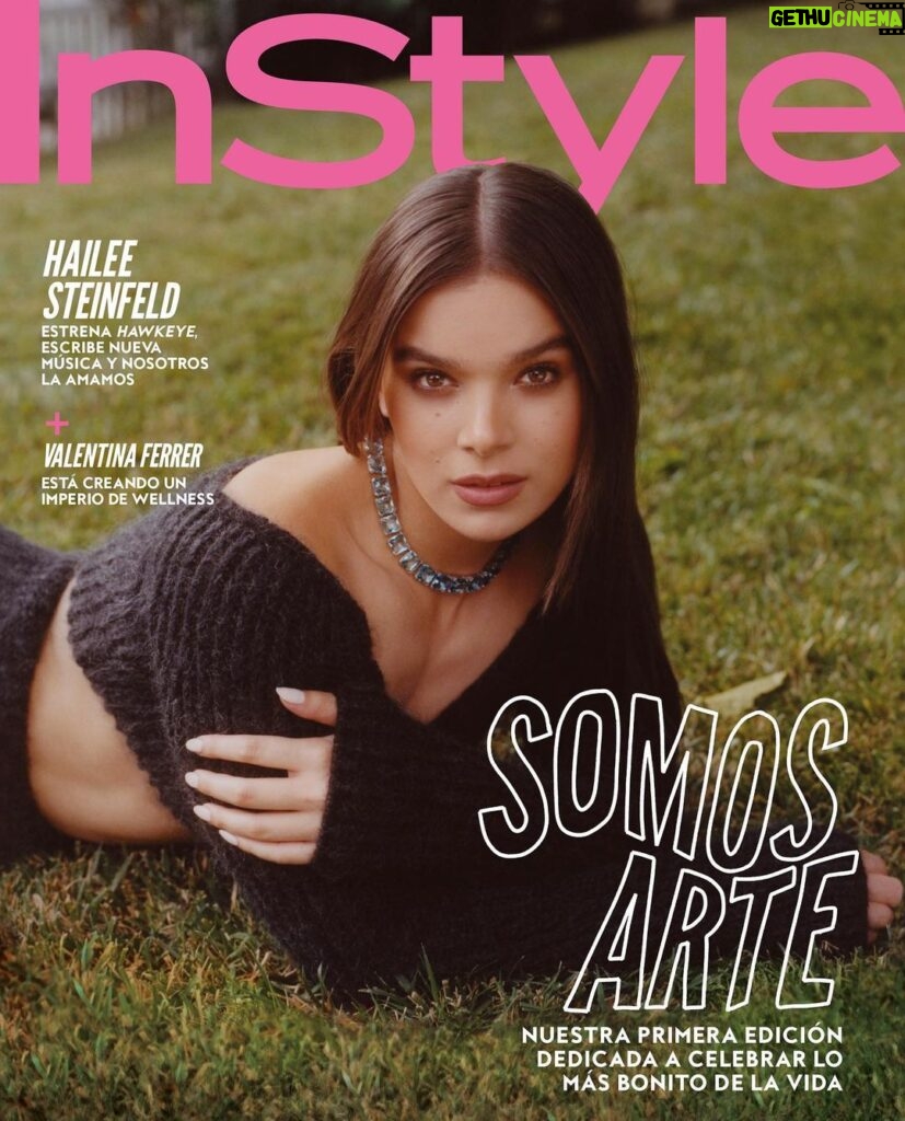 Hailee Steinfeld Instagram - INSTYLE MEXICO 💕 so excited to share this cover with you. november is coming!!! gracias @instylemexico 🏹 #InStyleNoviembre #ArtIssue   shot by: @emmanmontalvan styled by: @paulinazas makeup by: @krisstudden  hair by: @gregoryrussellhair nails by: @olivianailsit production: @hyperion.la video: @goldboxcreative interview by: @karjauregui