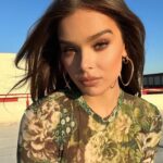 Hailee Steinfeld Instagram - bring me the sunset in a cup… november 5th. @dickinson.