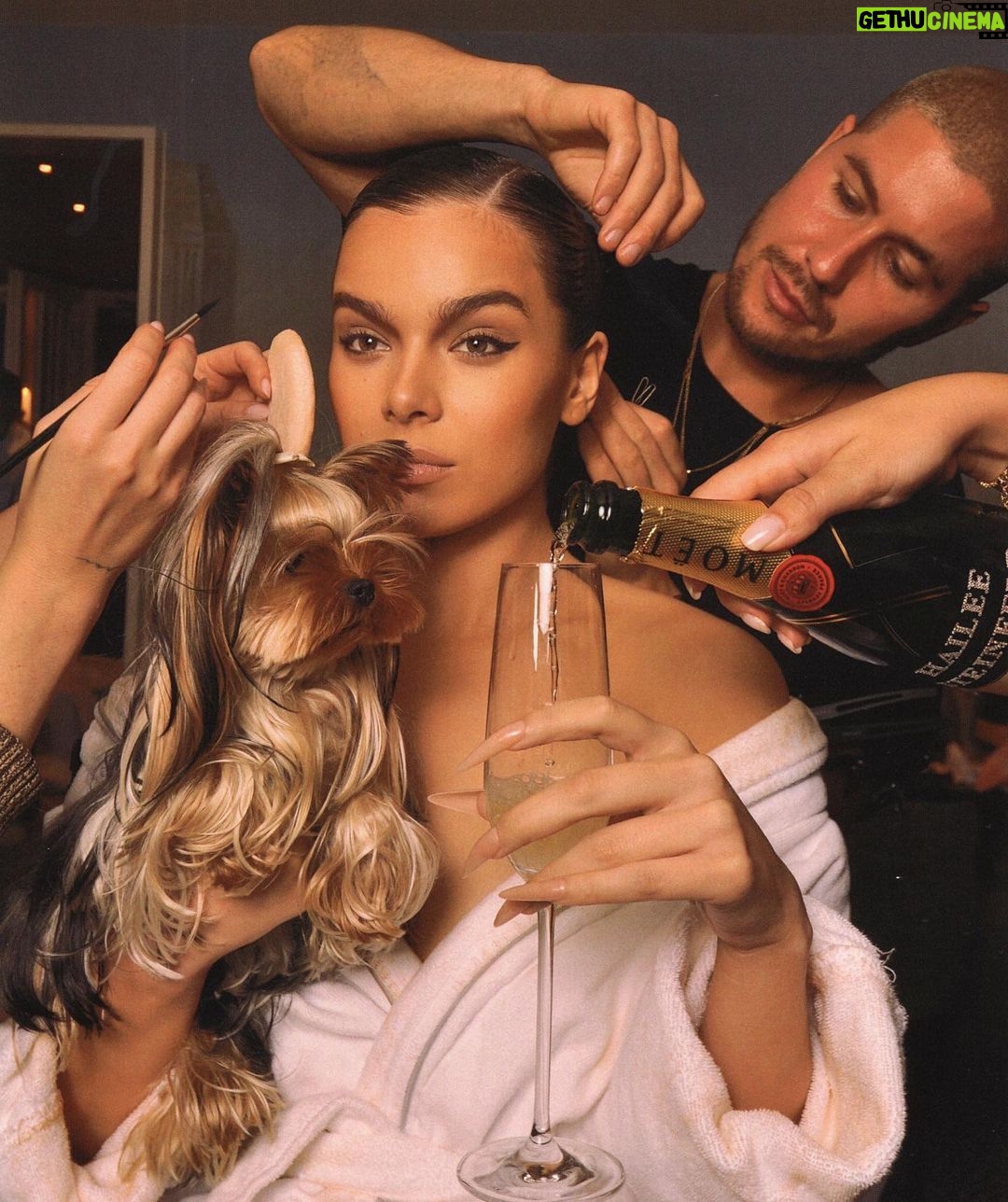 Hailee Steinfeld Instagram - 10TH MET ENERGY 🍾✨🧚🏽
