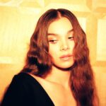 Hailee Steinfeld Instagram - premiere night… 💛🫀🧜🏼‍♀️ dickinson season 3 in 3 days!!!