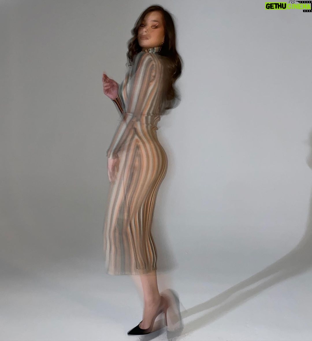 Hailee Steinfeld Instagram - november 5th