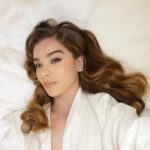 Hailee Steinfeld Instagram - Dreamiest Christmas ☁️❤️ Merry Christmas to you and yours, My Loves 🫶🏼
