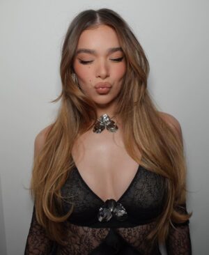 Hailee Steinfeld Instagram - 🖤