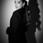 Hailee Steinfeld Instagram - I know Larry David said the cut off for saying “Happy New Year” is like, January 3rd but HAPPY NEW YEAR. 8 days in and so much to be grateful for. 🎀