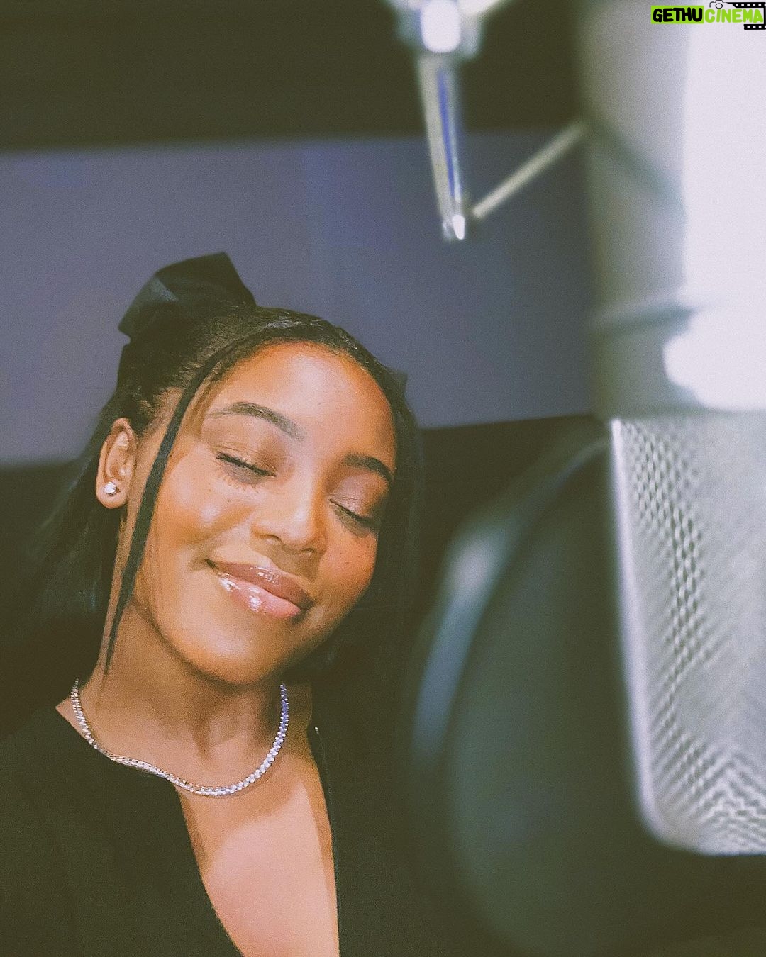 Hailey Kilgore Instagram - In my heartbreak era 🥀 I can’t wait to share more but here’s a lil snippet. I can’t wait to share more with all of you. Heartbreak Hotel