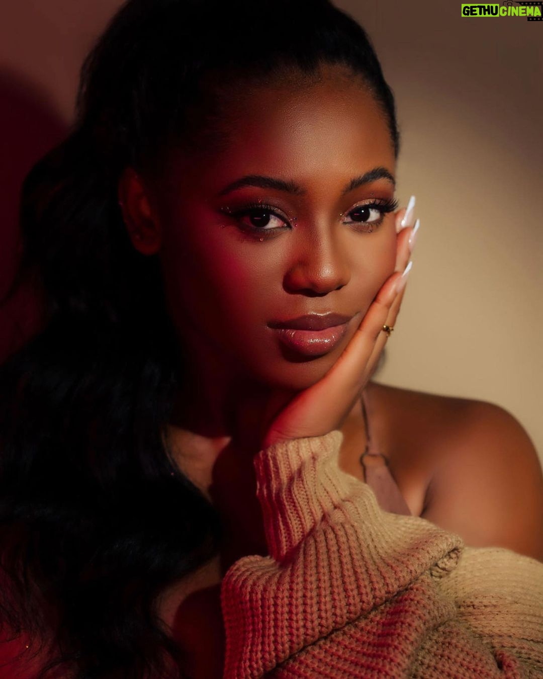 Hailey Kilgore Instagram - Happy Monday! Swipe for a lil message 💕