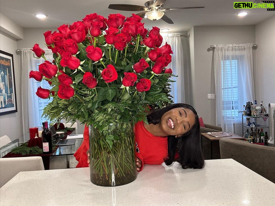 Hailey Kilgore Instagram - Happy Holidayssss!! Thank you to everyone that started streaming Miss U on turkey day!! It means the WORLD TO ME every release ❤️ (P.S. I don’t know why I never tried that before but it was SO fun! Link in bio to hear full song!) ❤️