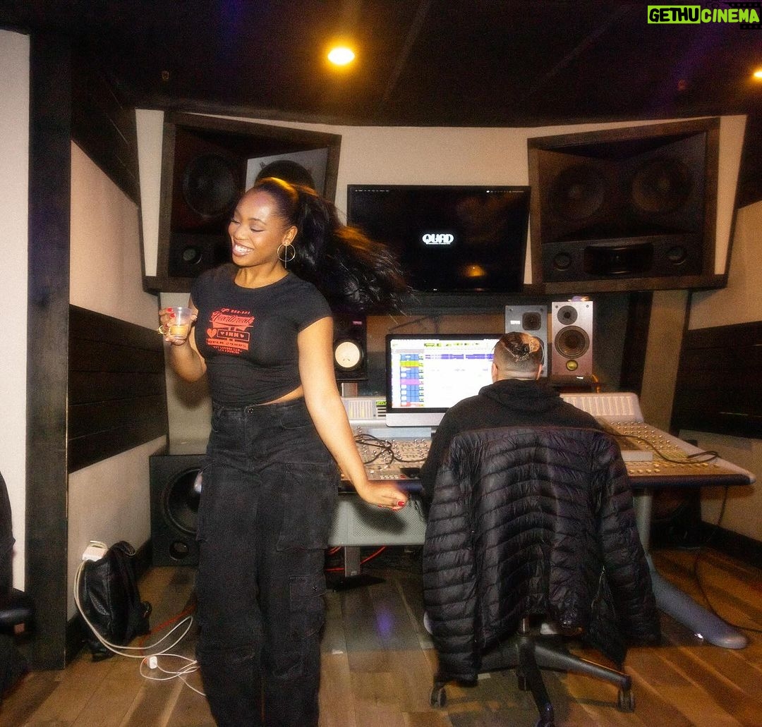 Hailey Kilgore Instagram - This is what cloud 9 feels like 💕✨🥹 Imma need y’all to go hard for this album okay?!?!