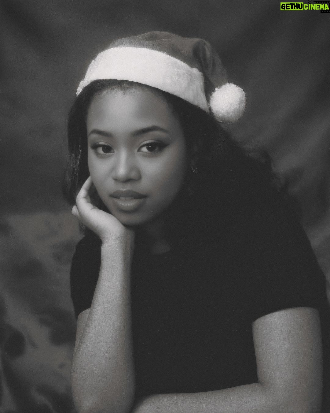 Hailey Kilgore Instagram - Merry Christmas!! 🎄