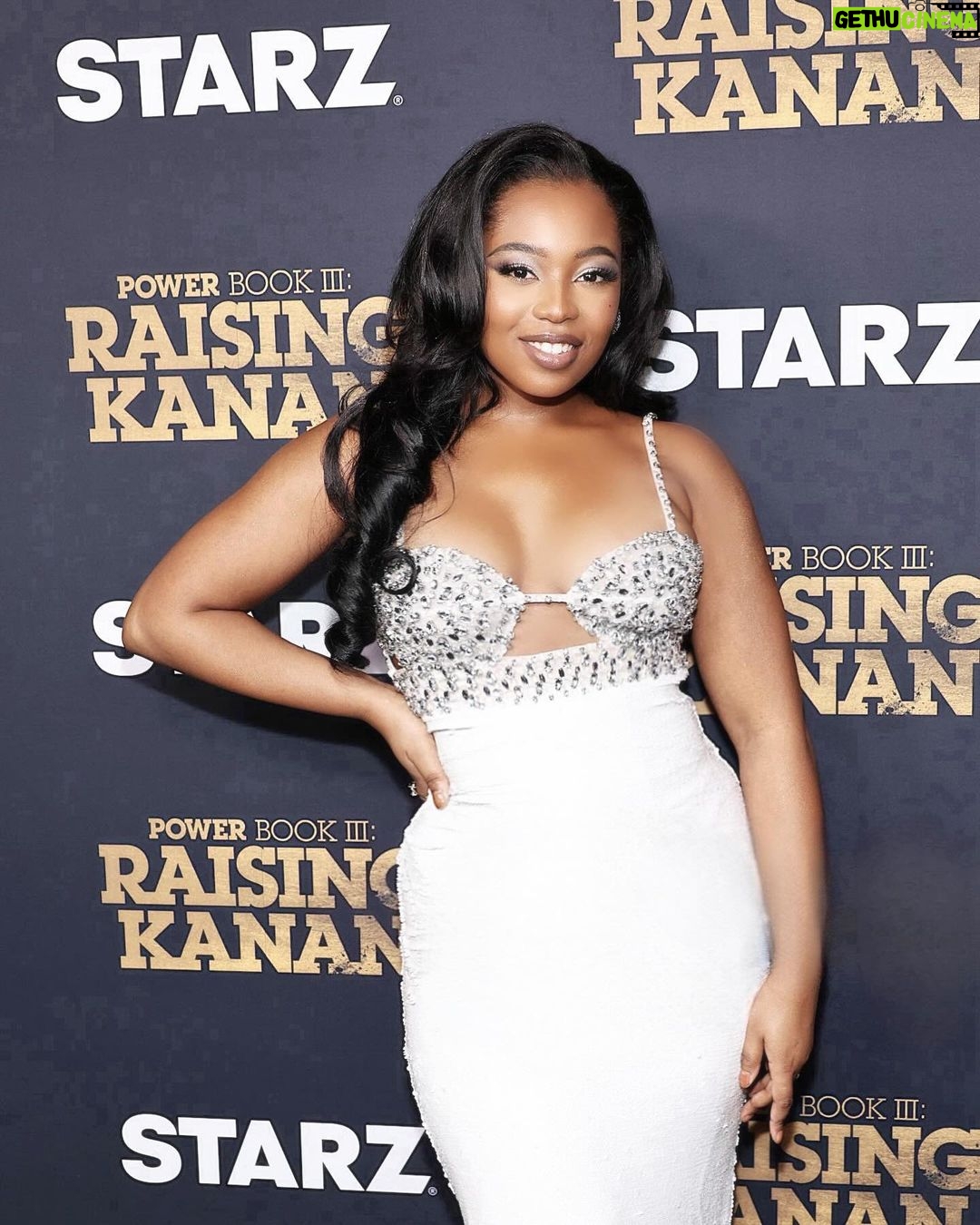Hailey Kilgore Instagram - RAISING KANAN SEASON 3🔥. Alrighty y’all! I know you’ve all seen the first episode by now. It’s always an honor to be on set but to be able to have everyone sit in a room and celebrate the hard fucking work we do??? Nothing beats that feeling! Let me tell y’all everyone from the writers, creative team, ADs, cast and UNBELIEVABLE crew work so so so hard to bring you the best show every season. Not one person leans back on the fact that we are a part of an already strong franchise. Day one we wanted to bring something new and powerful to the world! I think we did 😏 Thank you so much for welcoming us and rooting for everyone (especially my girl JuJu)!!! Here we gooo💕 Leave your favorite moment from last nights episode in the comments below. @starz @raisingkananstarz @power_starz #raisingkanan #power #poweruniverse New York, New York