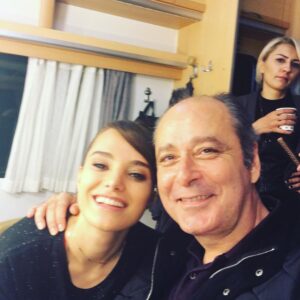 Hakan Çimenser Instagram - @ecemmsimgee #hayatsırları #set #dizi Dersten sete😊Kendisi öğrencimdir.🙏👍👍👍
