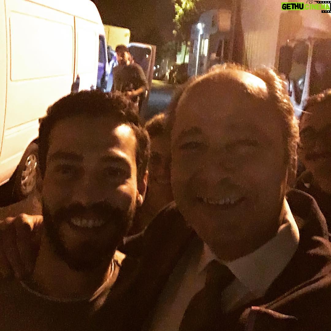 Hakan Çimenser - 630 Likes - #hayatsirlari #set gece kuşları.Ben de Vampir gibi çıkmışım😂Ekin durumu kurtarmış.Arkada da kareye girememiş güzeller😂