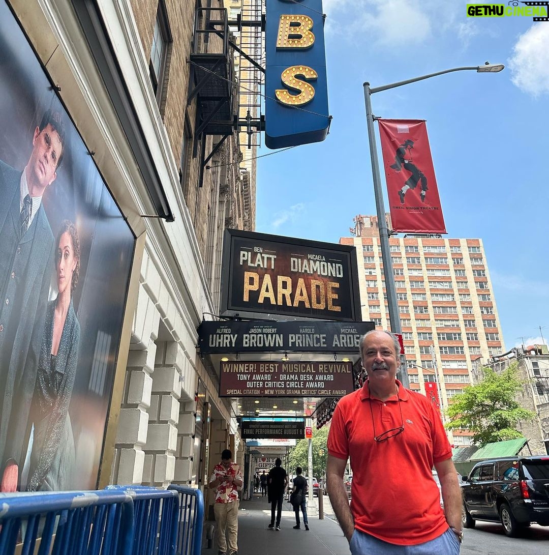 Hakan Çimenser Instagram - Parade👏👏👏 Brodway Manhattan