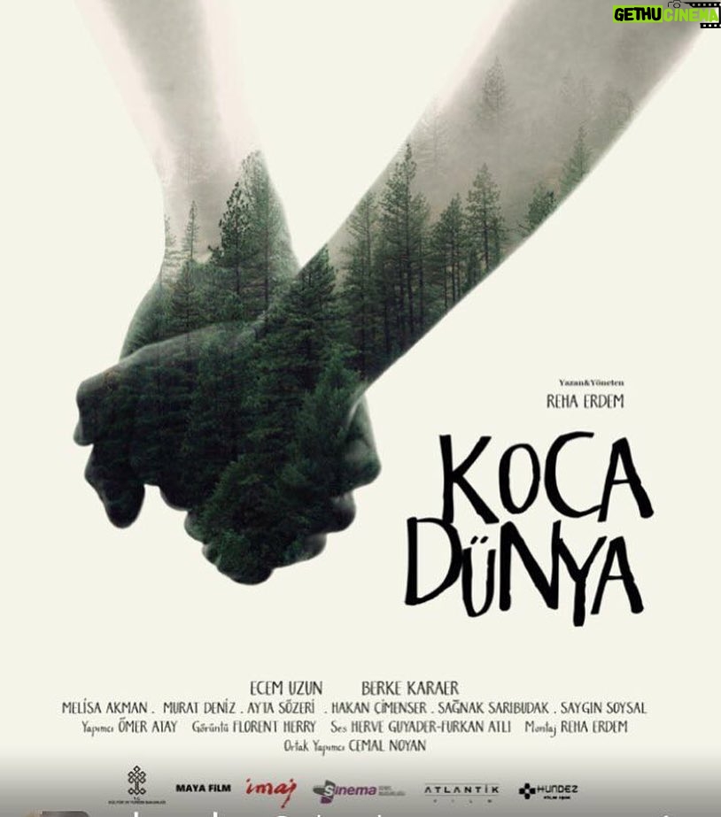 Hakan Çimenser Instagram - #venice #movies #festival #reha #erdem #film #competition in Venice İçinde,oyuncu olarak olmaktan mutlu olduğum Reha Erdem'in yönettiği film "Koca Dünya "Big Big World "Venedik Film Festivalinde Yeni Ufuklar bölümünde yarışmada...