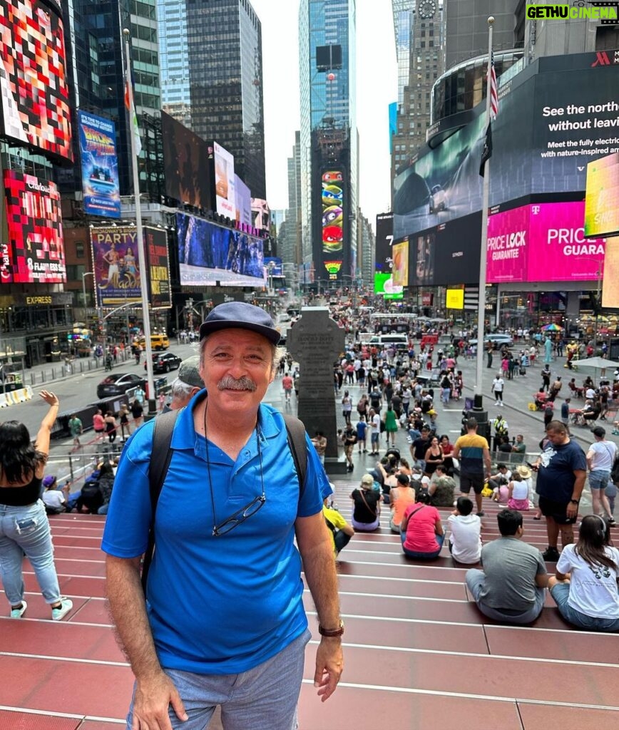 Hakan Çimenser Instagram - Newyork😱30 yıl sonra tekrar😎 Times Square, New York City