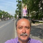 Hakan Çimenser Instagram – Hazır caddeyi boş bulmuşum,arkadaşla yürüyelim dedik😂 Suadiye’de