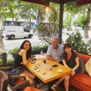 Hakan Çimenser Instagram - Sevgili yönetmenlerimle kahvaltı keyfi😊