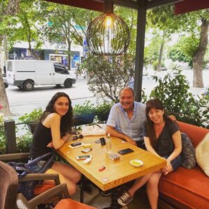 Hakan Çimenser Instagram - Sevgili yönetmenlerimle kahvaltı keyfi😊