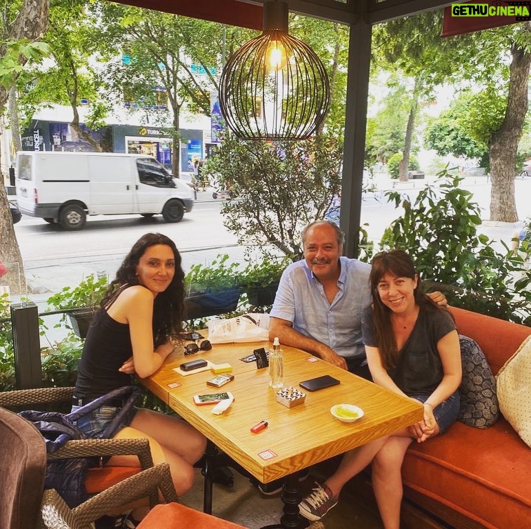 Hakan Çimenser Instagram - Sevgili yönetmenlerimle kahvaltı keyfi😊