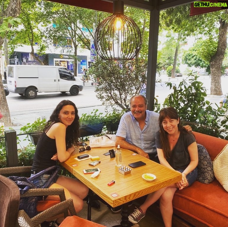 Hakan Çimenser - 711 Likes - Sevgili yönetmenlerimle kahvaltı keyfi😊