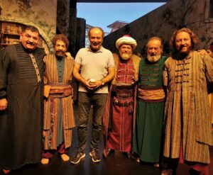 Hakan Çimenser Instagram - @erdogansaydemirs @emircicek1 @fikoizm1 @orhankurtuldu @t.tolgaevren #uçmak #hezarfenahmetçelebi#istanbuldevlettiyatrosu