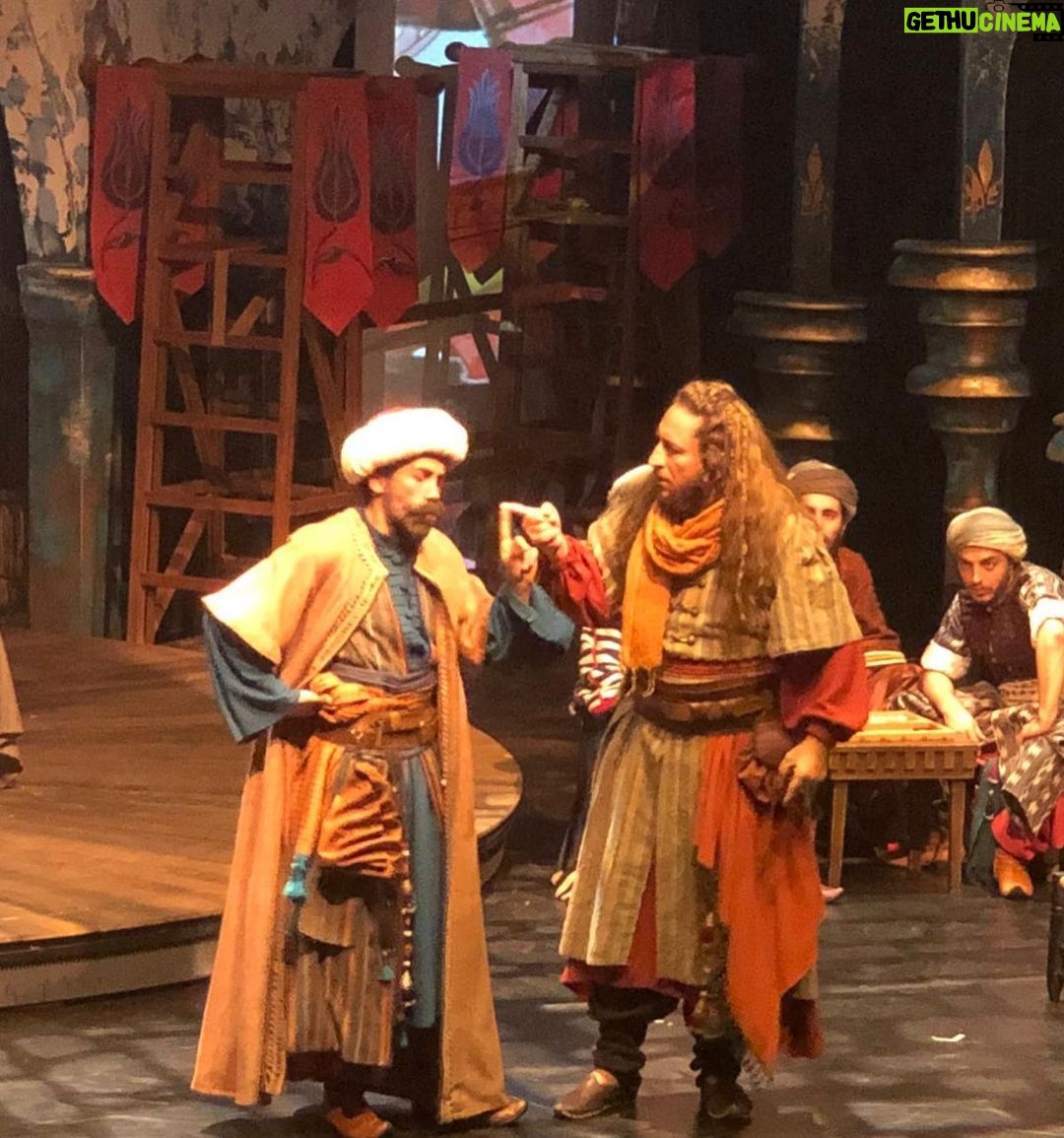 Hakan Çimenser Instagram - #uçmak#hezarfenahmetçelebi #istanbuldevlettiyatrosu #mecidiyeköybüyüksahne #19Kasım#ömerfikretoyal #hakancimenser#theatre#istanbul#lagarihasançelebi Başlıyoruz😇