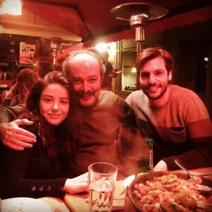Hakan Çimenser Instagram - @ozgecangurelofficial @serkancayoglu #giydirici Kardeşlerim oyunuma gelmiş😇🙏🙏🙏