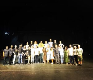Hakan Çimenser Instagram - @mkurtmustafa @selverknk @mithaterdemli @sirindagtekinyenen @incikangalozgur @firatakarcali #winterstale #kışmasalı #shakespeare #statetheatre #turkey #devlettiyatrosu #rehersal #akün #sahnesi #stages #comingsoon #director #hakancimenser 😇