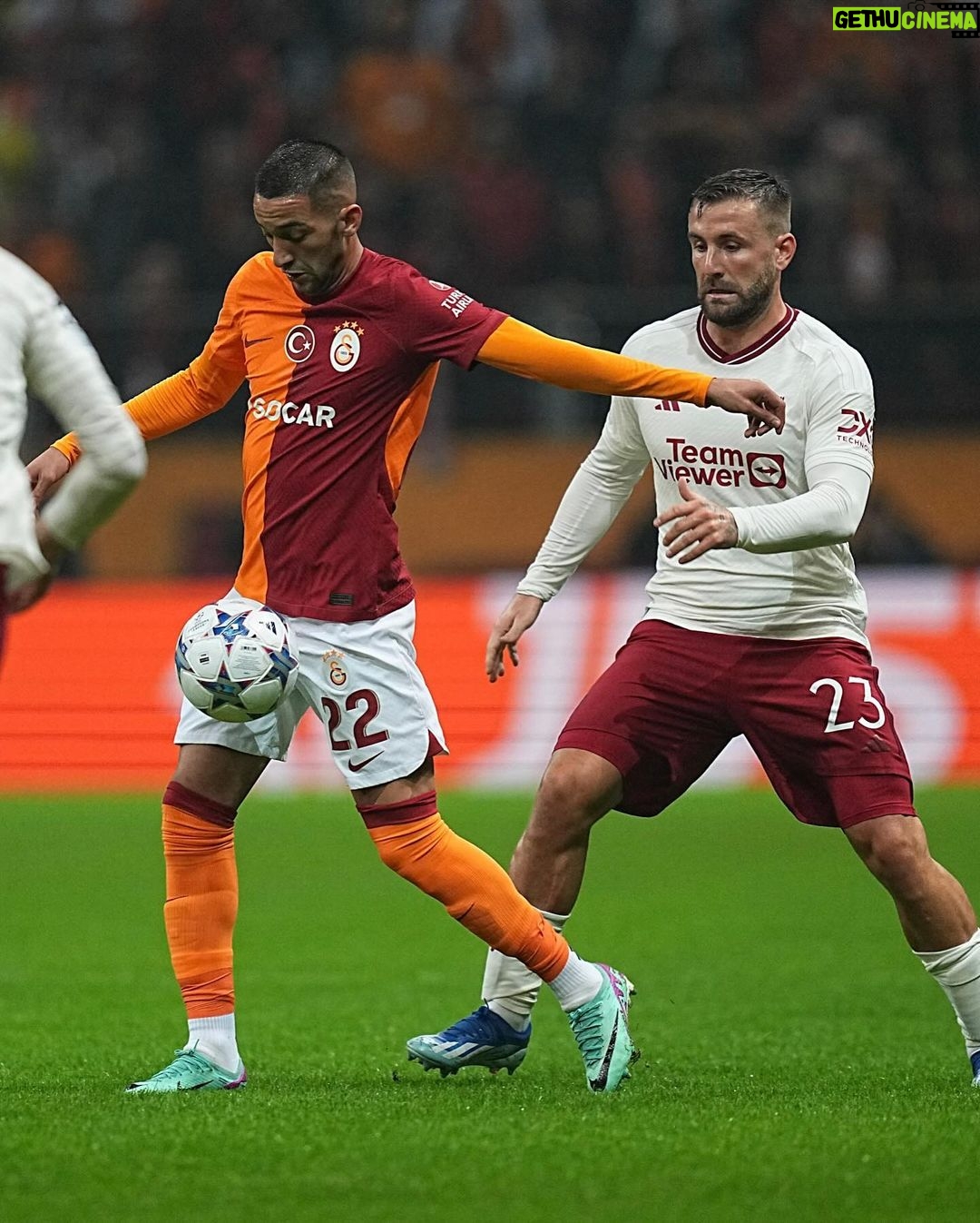 Hakim Ziyech Instagram - UCL Nights 🏟️ RAMS Park
