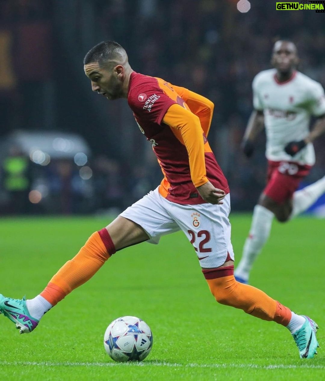 Hakim Ziyech Instagram - UCL Nights 🏟️ RAMS Park