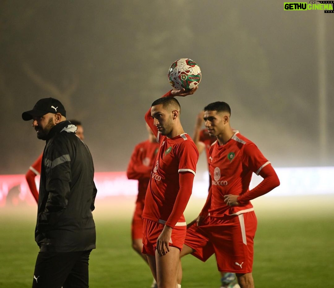 Hakim Ziyech Instagram - 🇲🇦 Complexe Mohamed VI De Football