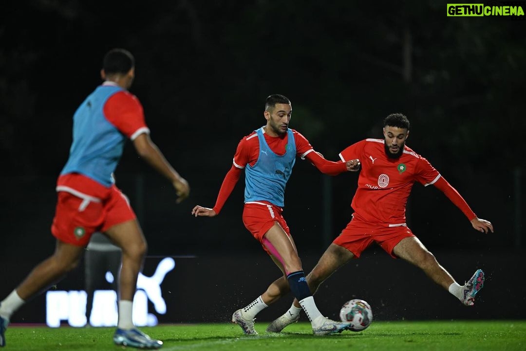 Hakim Ziyech Instagram - We back Complexe Mohamed VI De Football