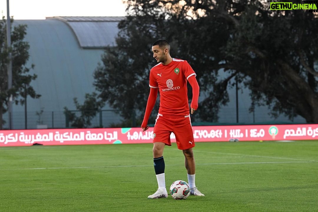 Hakim Ziyech Instagram - We back Complexe Mohamed VI De Football