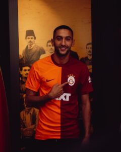 Hakim Ziyech Instagram - New Chapter #CIMBOMBOM 🔴🟡