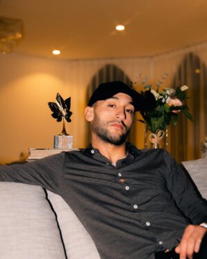 Hakim Ziyech Instagram - Sometimes you have to sit quietly, Watch, Say nothing, Smile, Shake your head and move on 😁📿