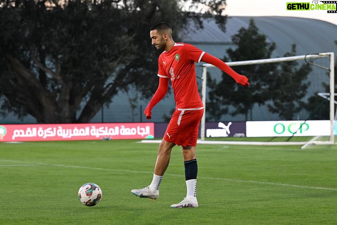 Hakim Ziyech Instagram - We back Complexe Mohamed VI De Football