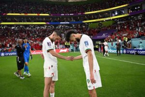 Hakim Ziyech Instagram - 𝗡𝗼𝘁 𝗮𝗹𝗹 𝗯𝗿𝗼𝘁𝗵𝗲𝗿𝘀 𝗮𝗿𝗲 𝘀𝗶𝗯𝗹𝗶𝗻𝗴𝘀 ! ❤️💯🤞🏽