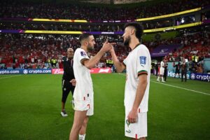 Hakim Ziyech Instagram - 𝗡𝗼𝘁 𝗮𝗹𝗹 𝗯𝗿𝗼𝘁𝗵𝗲𝗿𝘀 𝗮𝗿𝗲 𝘀𝗶𝗯𝗹𝗶𝗻𝗴𝘀 ! ❤️💯🤞🏽