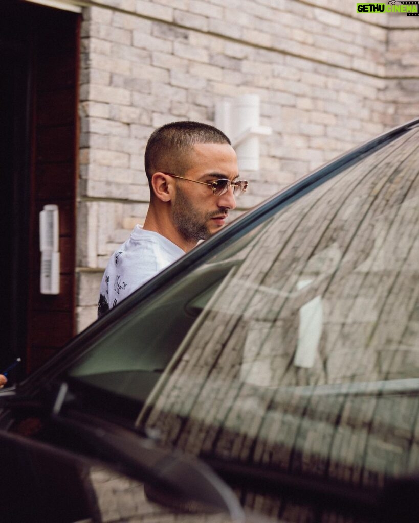 Hakim Ziyech Instagram - Life is a game, play it. 🤞🏽