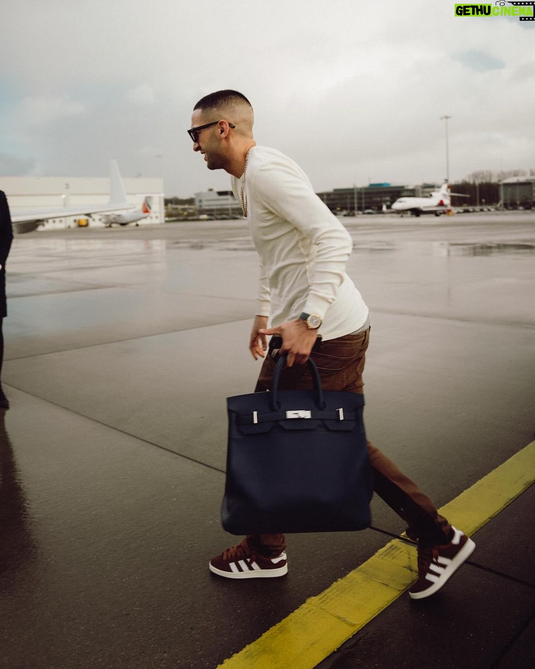 Hakim Ziyech Instagram - ๐๐ผ๐ปโ๐ ๐น๐ฒ๐ ๐ป๐ผ๐ฏ๐ผ๐ฑ๐ ๐๐ต๐ผ ๐ฎ๐ถ๐ปโ๐ ๐ฏ๐ฒ ๐ถ๐ป ๐๐ผ๐ ๐๐ต๐ผ๐ฒ๐, ๐๐ฒ๐น๐น ๐๐ผ๐ ๐ต๐ผ๐ ๐๐ผ ๐๐ถ๐ฒ ๐๐ผ๐๐ฟ ๐น๐ฎ๐ฐ๐ฒ๐. ๐ซก Morocco