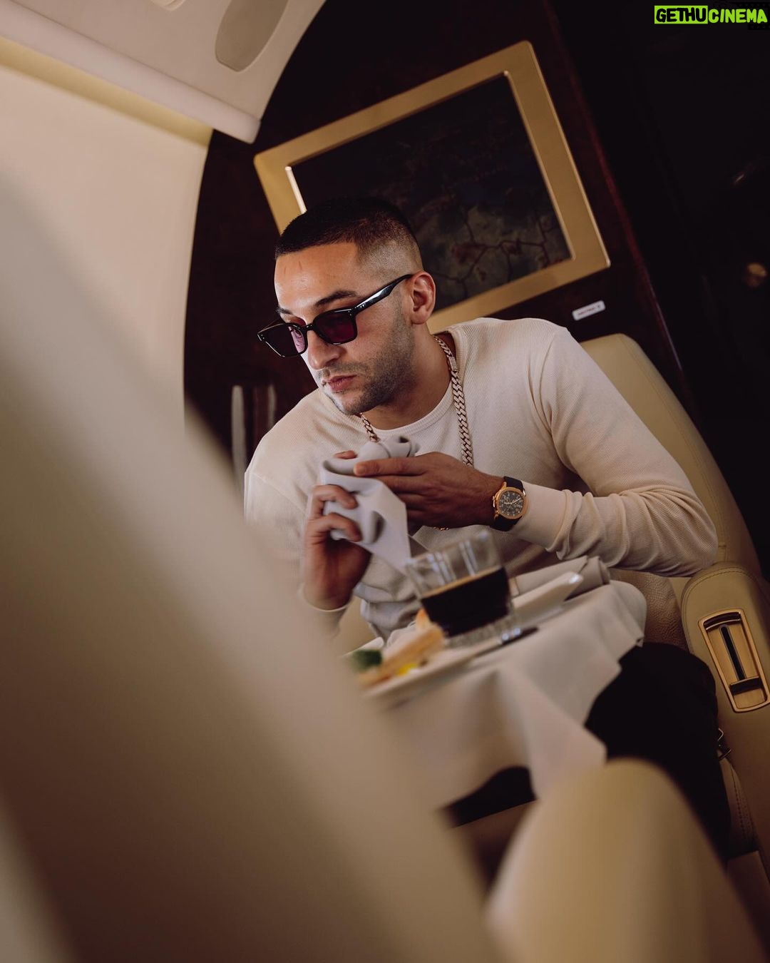 Hakim Ziyech Instagram - ๐๐ผ๐ปโ๐ ๐น๐ฒ๐ ๐ป๐ผ๐ฏ๐ผ๐ฑ๐ ๐๐ต๐ผ ๐ฎ๐ถ๐ปโ๐ ๐ฏ๐ฒ ๐ถ๐ป ๐๐ผ๐ ๐๐ต๐ผ๐ฒ๐, ๐๐ฒ๐น๐น ๐๐ผ๐ ๐ต๐ผ๐ ๐๐ผ ๐๐ถ๐ฒ ๐๐ผ๐๐ฟ ๐น๐ฎ๐ฐ๐ฒ๐. ๐ซก Morocco