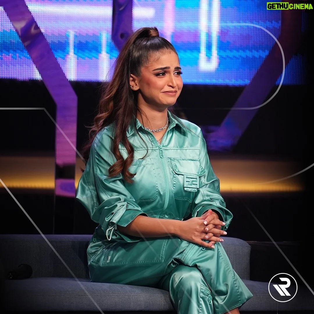 Hala Al Turk Instagram - لحظات ممتعة لـ"حلا الترك" مع معجبيها خلال لقاءها المميز في برنامج "أغنيلك" أزياء @fendi مدير التصوير والستايل @eliomousallem الشعر @sangurh المكياج @mervat_makeup تصوير @picxa17 #PlatinumRecords #بلاتينوم_ريكوردز @halamalturk