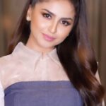 Hala Al Turk Instagram - من افتتاح فلم سكر الجزء الأول بالرياض شرايكم باللوك؟ 😍🪡👗 #حلا_الترك #الشعب_الحلاوي #تصميم_ازياء #اكسبلور #٢٠٢٣ #throwback #fashion