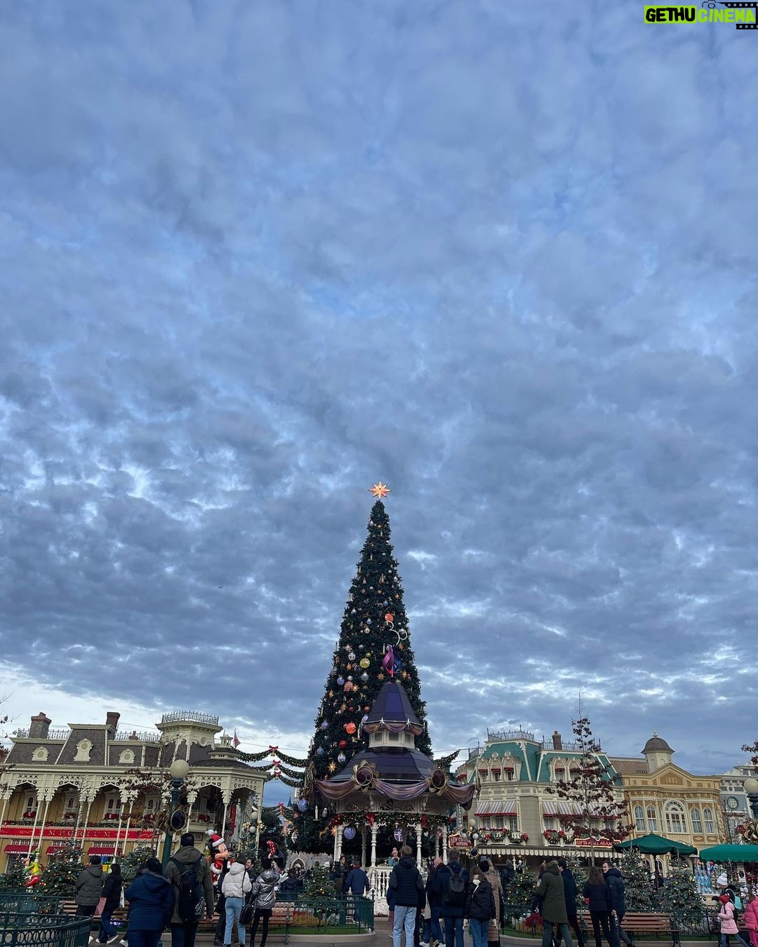 Hala Al Turk Instagram - Disneyland Paris 🇫🇷🪄 #paris #france Made With Magic