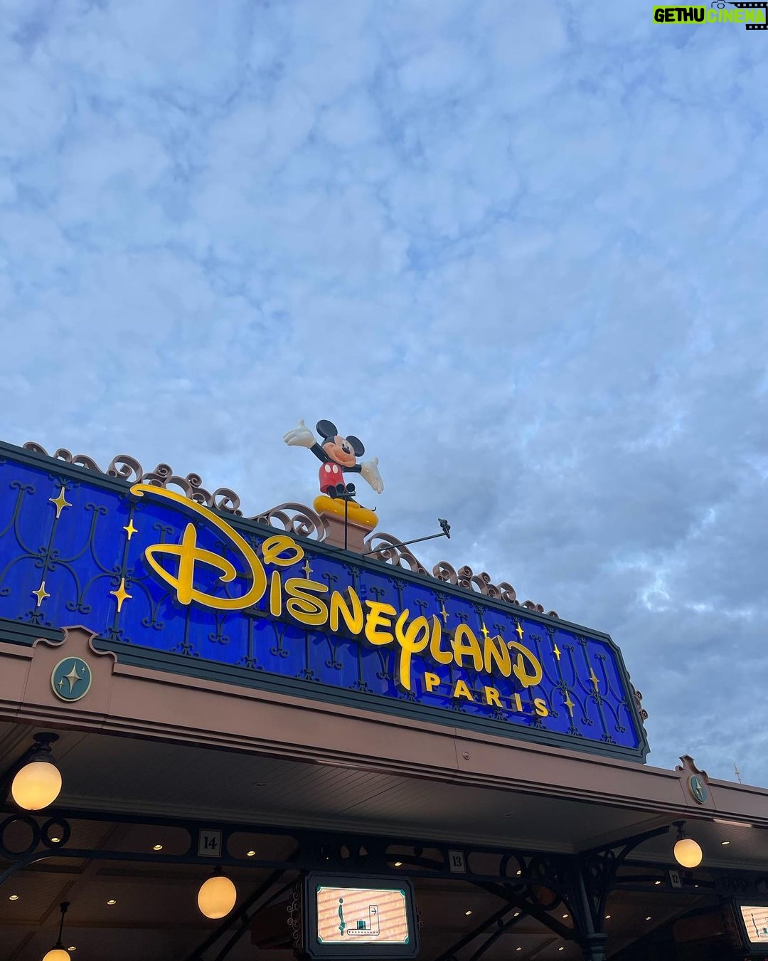 Hala Al Turk Instagram - Disneyland Paris 🇫🇷🪄 #paris #france Made With Magic