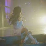 Hala Al Turk Instagram - من فيديو كليب اغنيتي الجديدة #انا_مجنونه 🥰😍 كلمات: @shehabalahmed77 الحان وتوزيع: @maytham.a.aldeen اخراج: @nicolas_tabbal #بلاتينوم_ريكوردز @platinumrecordsmusic @bensaadikram @natalinematar @krisma_me @fltrdme