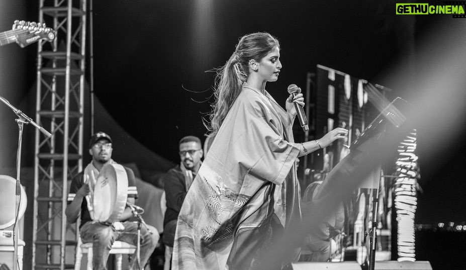 Hala Al Turk Instagram - بكل فخر و اعتزاز شاركت بفاعلية العيد الوطني المجيد، بالتعاون مع وزارة شؤون الشباب و الرياضة. الشكر موصول للجميع @mysbhr Salon @tigiconcept Hair @kadadohairstyle @ahmad_hamzah Makeup @emanandfatima Outfit @Naheed.art Photographers: @n6.ph @bywafa @wn.production و كل عام و أهلها و البحرين بخير و دام عزك 🇧🇭🇧🇭🔥❤️❤️❤️❤️يالبحرين With great pride and honor, I participated in the glorious National Day Event, in cooperation with the Ministry of Youth Affairs and Sports. My thanks are due to all as well as my sincere well wishes to my country Bahrain hoping for many years of prosperity and tranquility to come🇧🇭🇧🇭🇧🇭❤️❤️❤️.